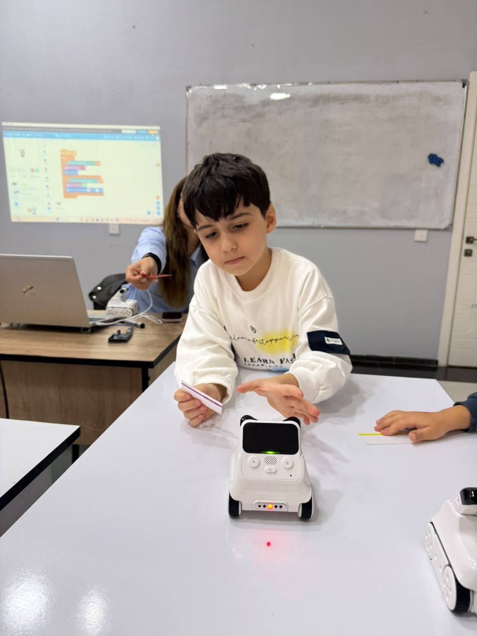 Uşaqlar üçün robotexnika, yoxsa proqramlaşdırma: hansından başlamaq lazımdır?